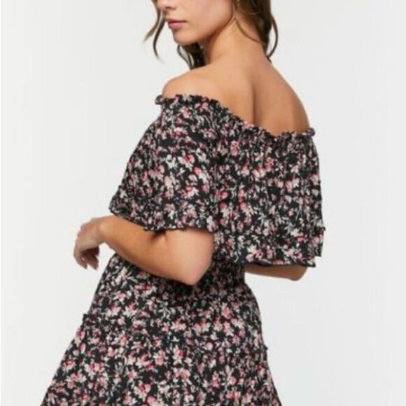 ✨🆕✨ Kori Floral Smocked Off the Shoulder Dress 👗 ✨ - Picture 3 of 10
